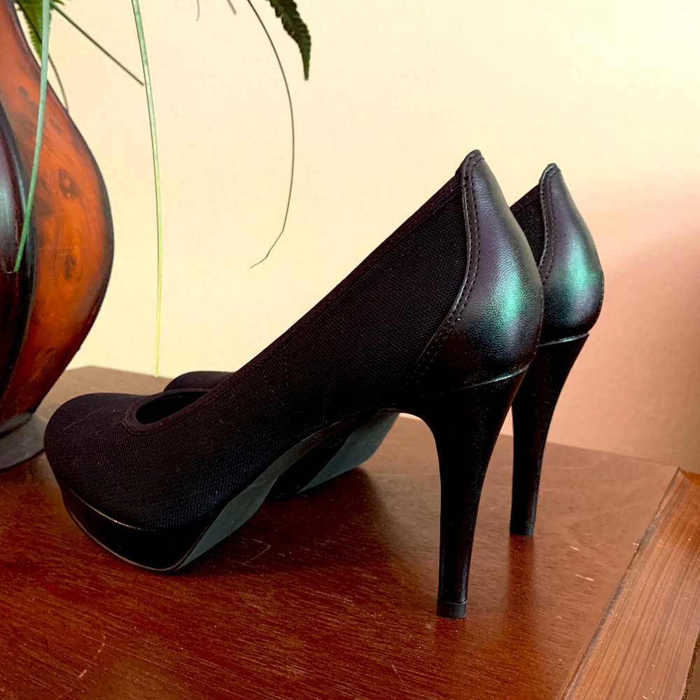 Tabari stilettos.